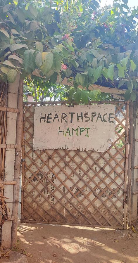 Hearthspace Hampi - Small Home, A Low-Impact Backpackers Hostel المظهر الخارجي الصورة